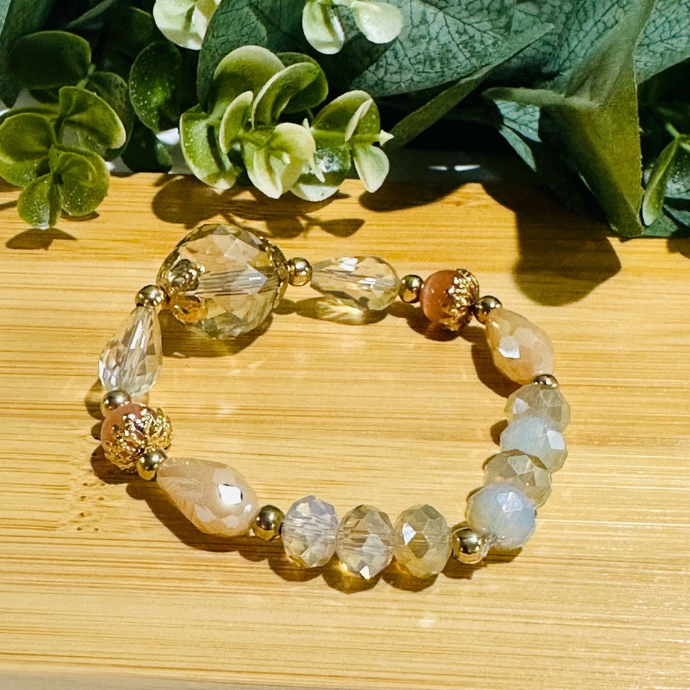 Elegant Gold and Cream Beaded Bracelet